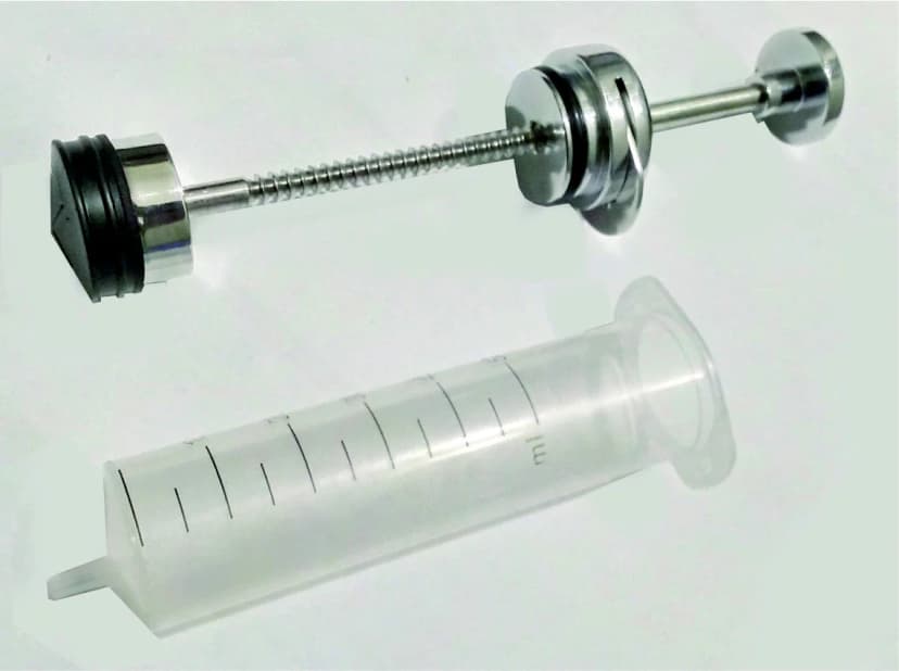 Syringe Lock for negative pressure, with a graduated syringe barrel